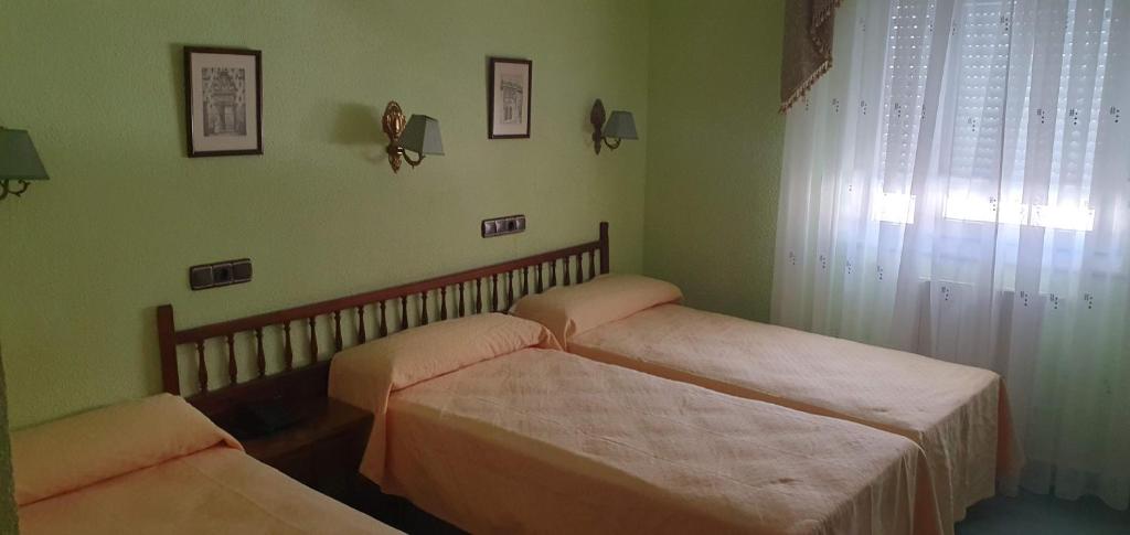 Hostal Restaurante Carolina - Dreibettzimmer
