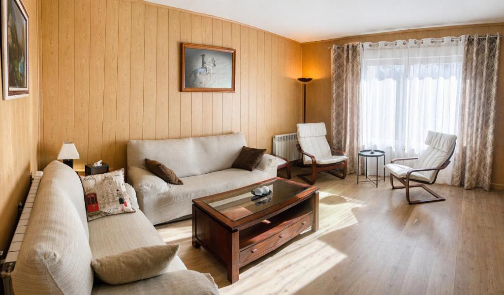 a living room with a couch and a table at Piso de Verano en El Tiemblo in El Tiemblo