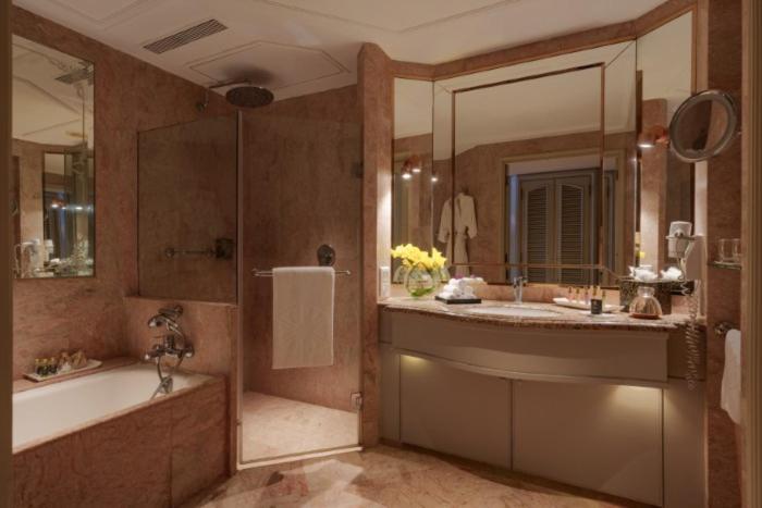 Taj Lands End photo