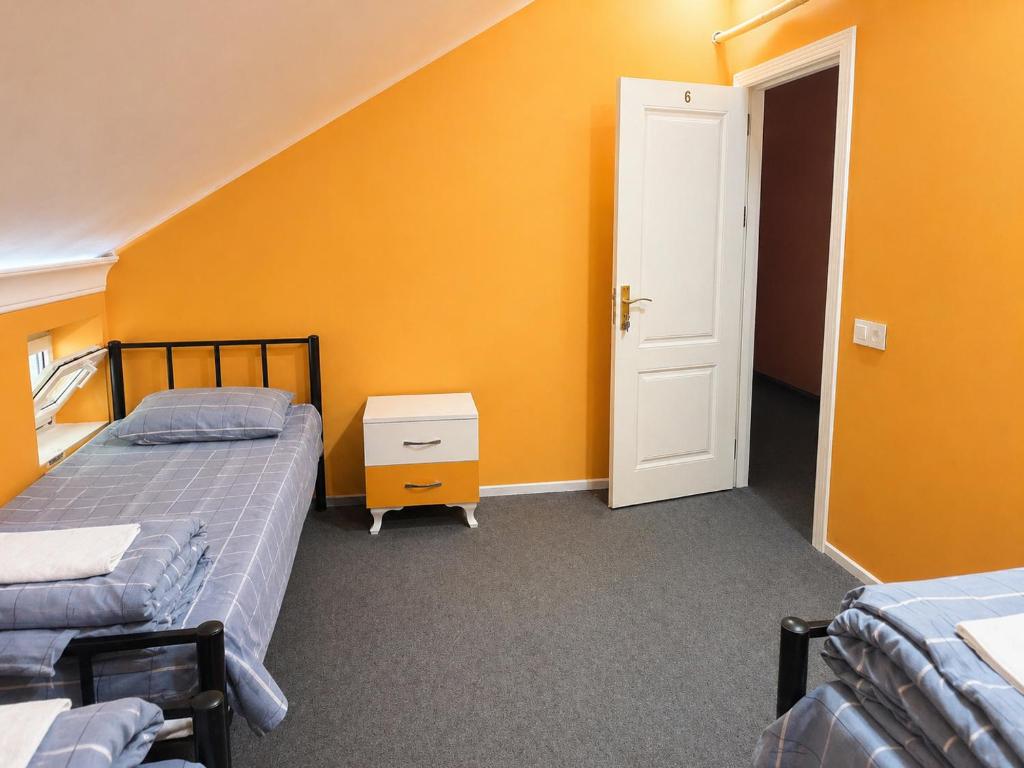 Smile Hostel - Camera Tripla Base Con Bagno Condiviso
