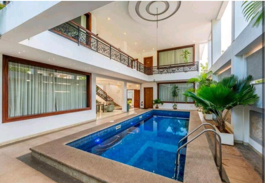an indoor swimming pool in a house at Villa Escape In in Kuilapayam