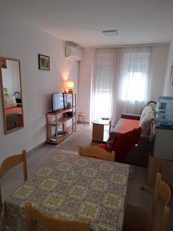 a living room with a table and a couch at Visnja in Gornja Toplica