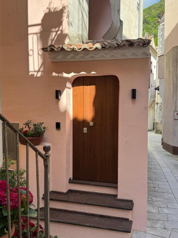 a dog house with a door in a building at MARIMA' la Casa Vacanze - Holidays Suites in Maratea