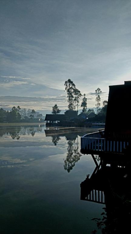 a bench sitting next to a body of water at Banyu 2 in Palayangan