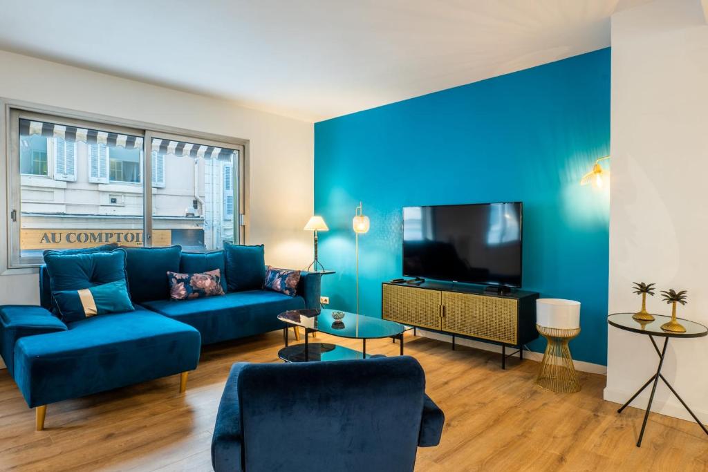 3-Br Apartment Steps from Palais des Festivals