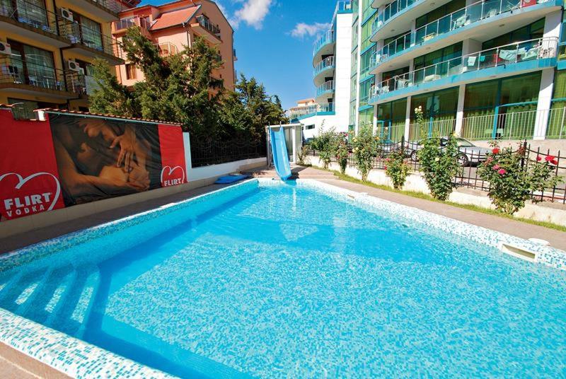 Bazén v ubytování Diamond Hotel nebo v jeho okolí