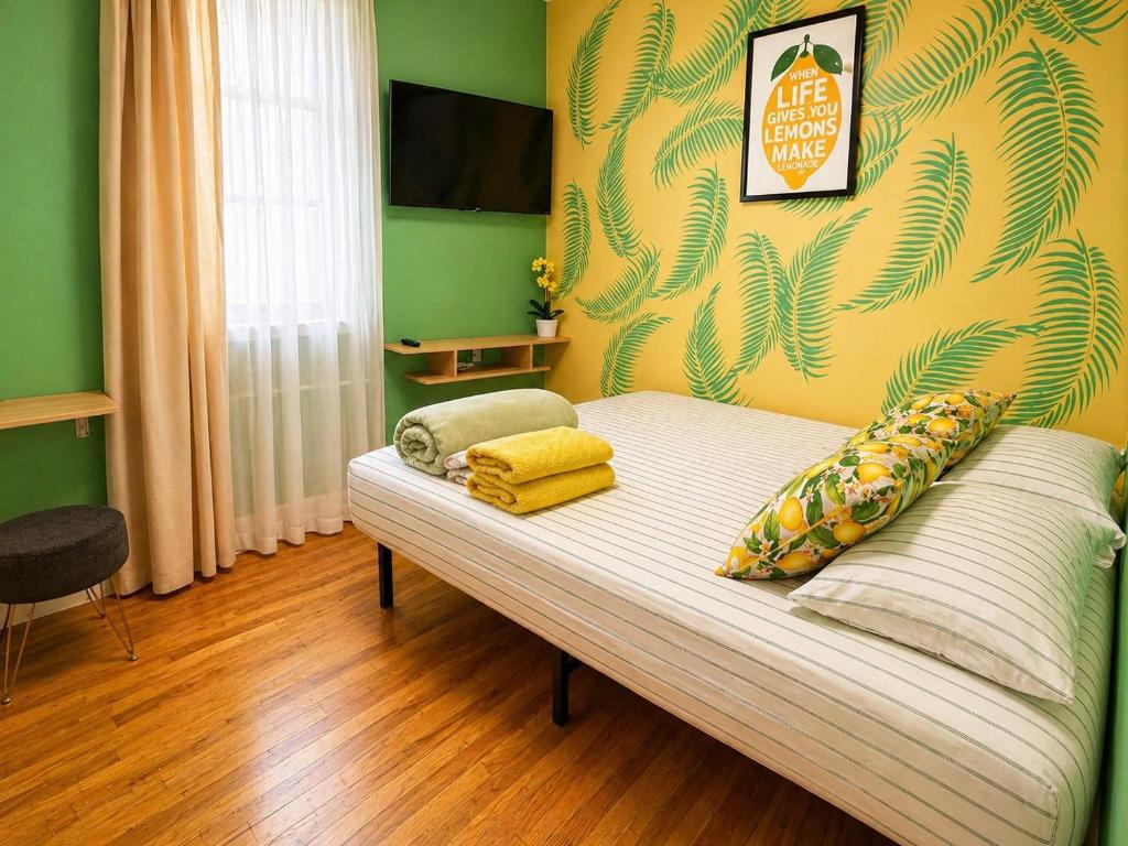 a bed in a room with a green wall at Lemon Vibes room in Guesthouse in New York