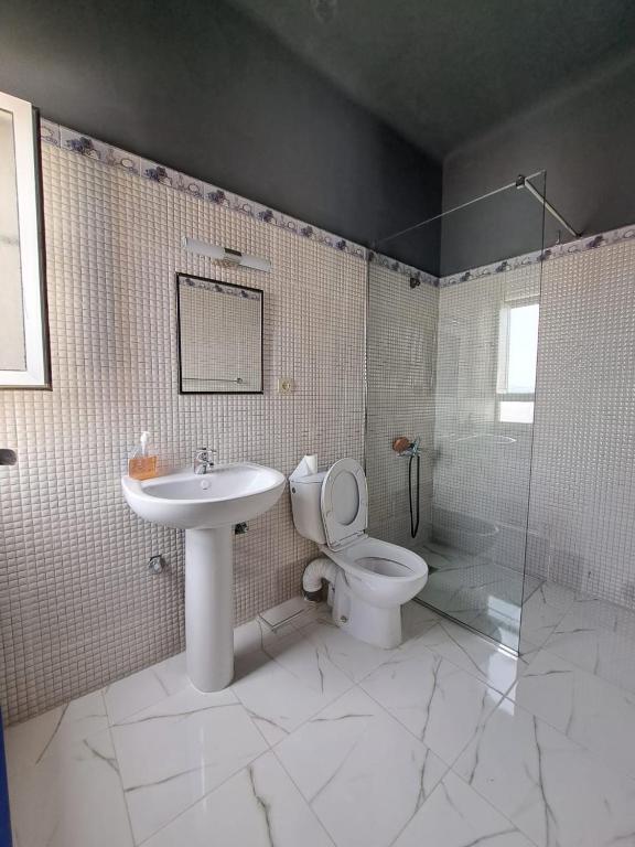 El Muniria - Double Room With Shared Toilet And Private Shower
