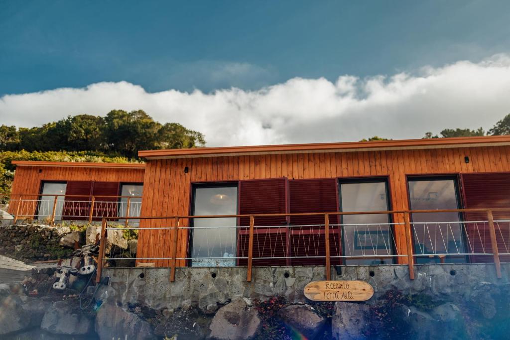 a wooden building with a sign in front of it at Recanto Terra Alta in São Roque do Pico