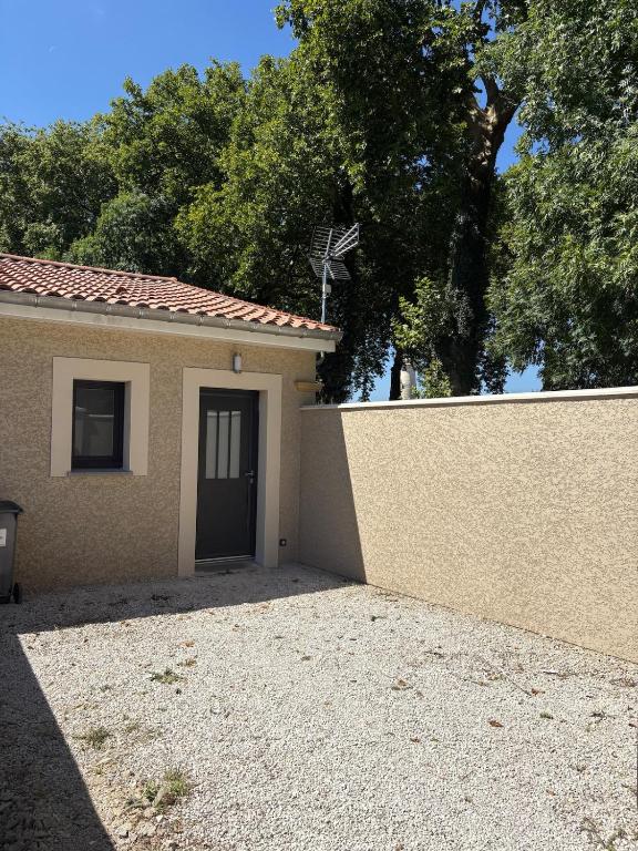 a house with a fence and a door and trees at Maison perthois in Saint-Dizier
