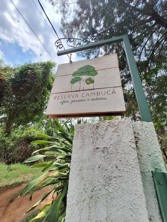 a sign for a riscan carribean restaurant at Reserva Cambucá - Afeto, Pessoas e Sabores in Itirapina