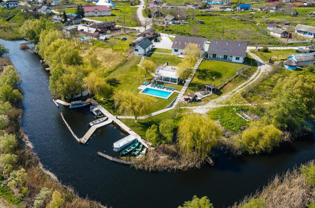 an aerial view of a house on a river at Pike Inn Bucătărie Autentică & Cazare cu Farmec in Dunavăţu de Sus