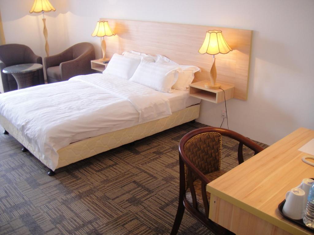 Postel nebo postele na pokoji v ubytování Prima Hotel Melaka