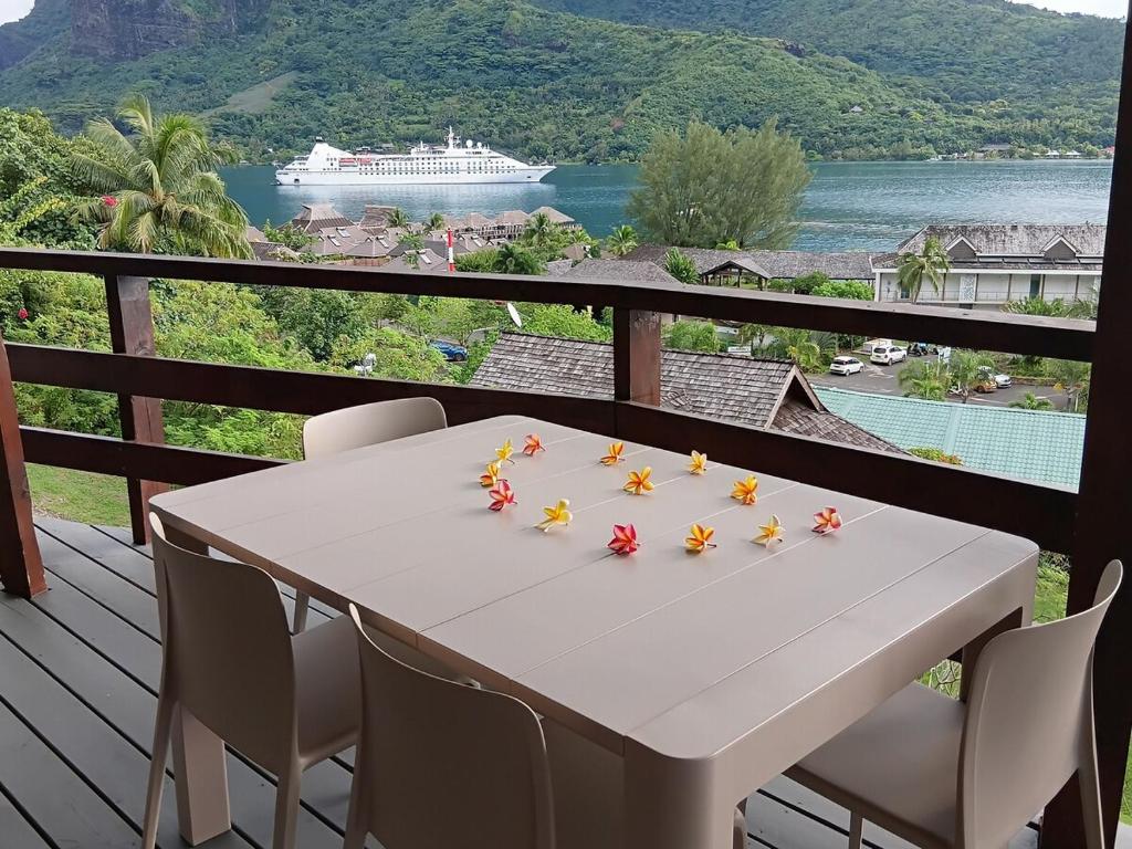 Tropical Cruise Cook's Bay Paopao Moorea - hébergement à Moorea