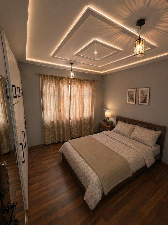 a bedroom with a large bed and a ceiling at SH Valley Homestay in Srinagar