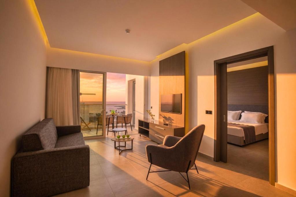 Cavo Maris Beach Hotel - 