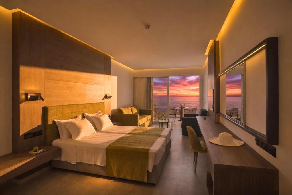 Cavo Maris Beach Hotel - 