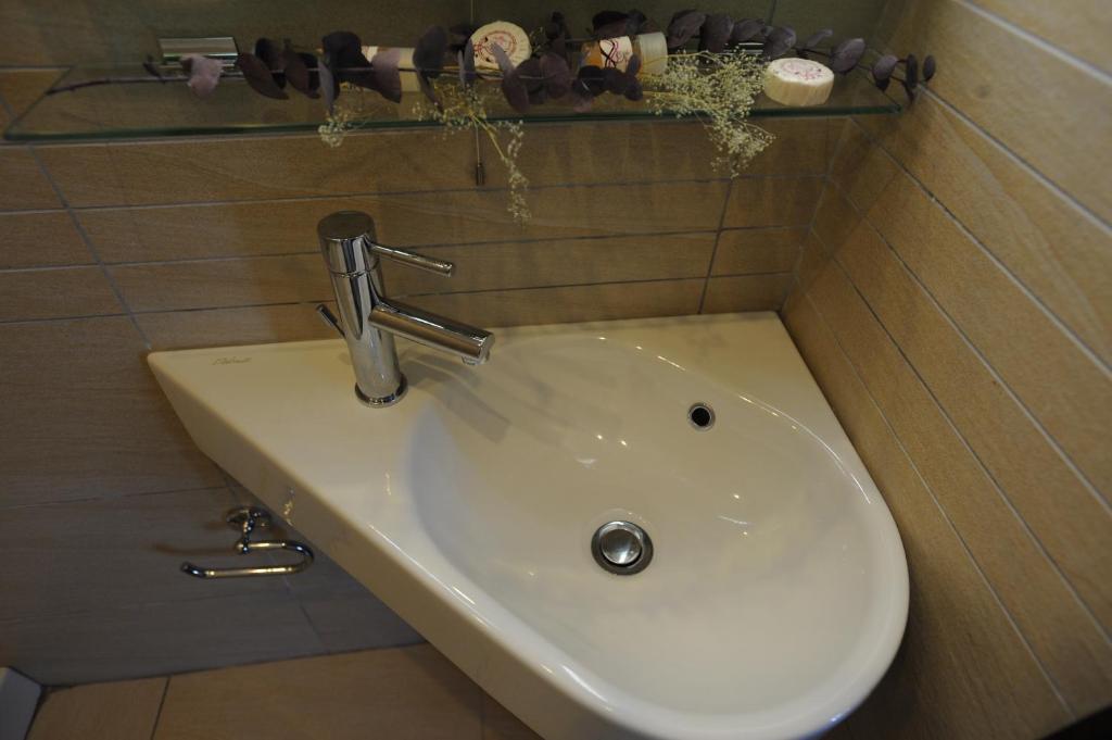 Koupelna v ubytování Elli Hotel