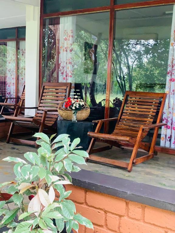 Gallery image of Lake Front Cottage & Authentic Local Restaurant in Sigiriya