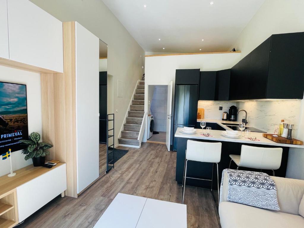 a kitchen and living room with a kitchen and a living room at 2 Modern guesthouses near The Beach in Falkenberg