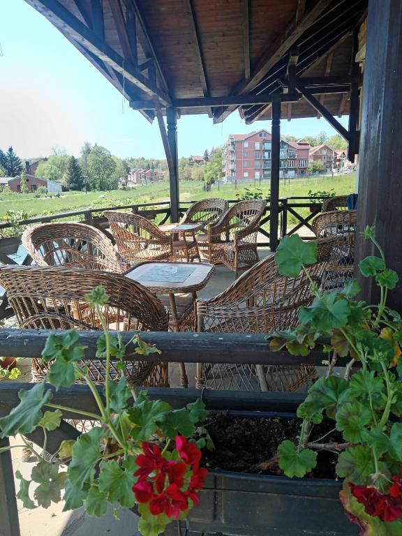a group of chairs and a table and some flowers at Vila Cezar in Gornja Toplica