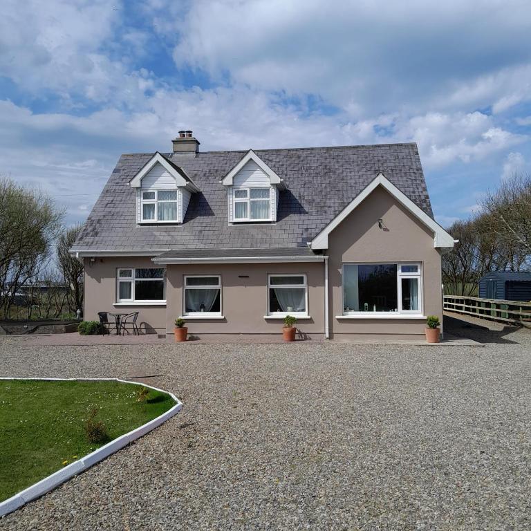 Gallery image of BlueTit Lodge in Kilkee