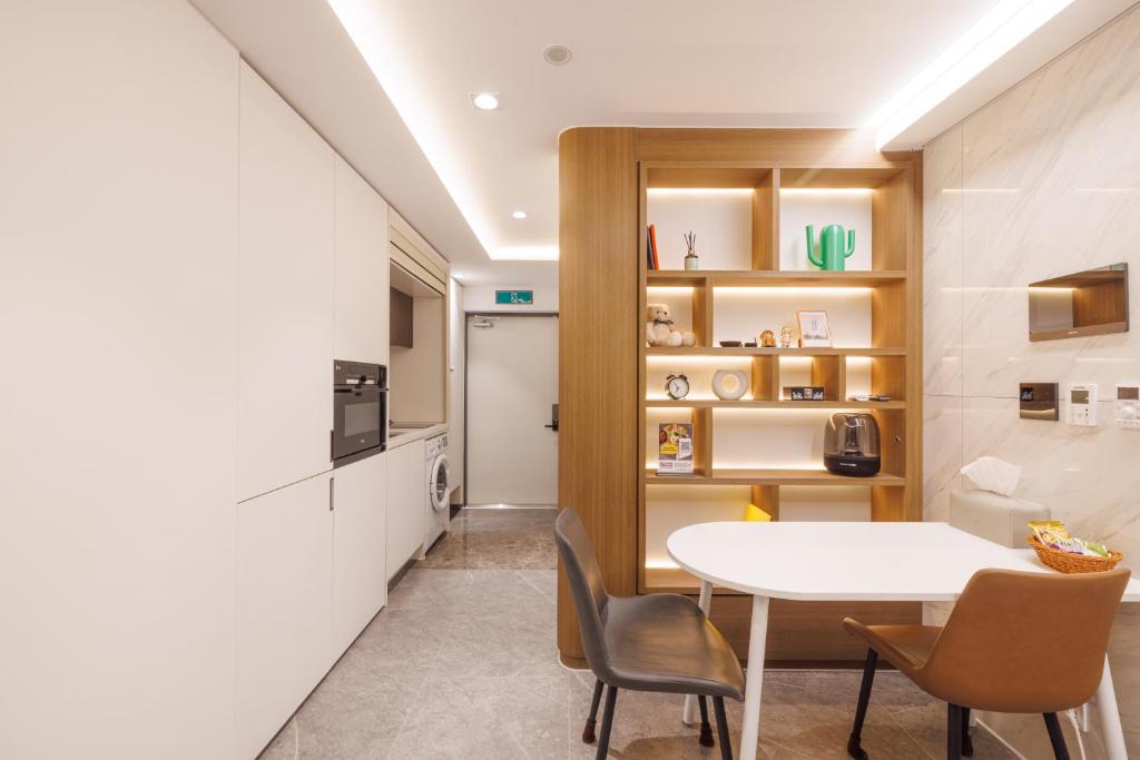 a kitchen and dining room with a table and chairs at Seoul Modern Cozy Stay in Seoul