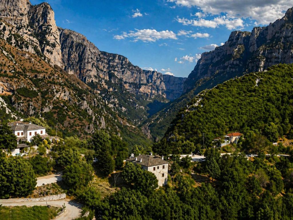 ein Tal in den Bergen mit Häusern und Bäumen in der Unterkunft Vikos View in Aristi