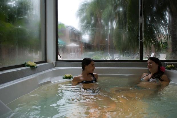 two young girls sitting in a bath tub at Hostería Posada del Sol in Libertador General San Martín