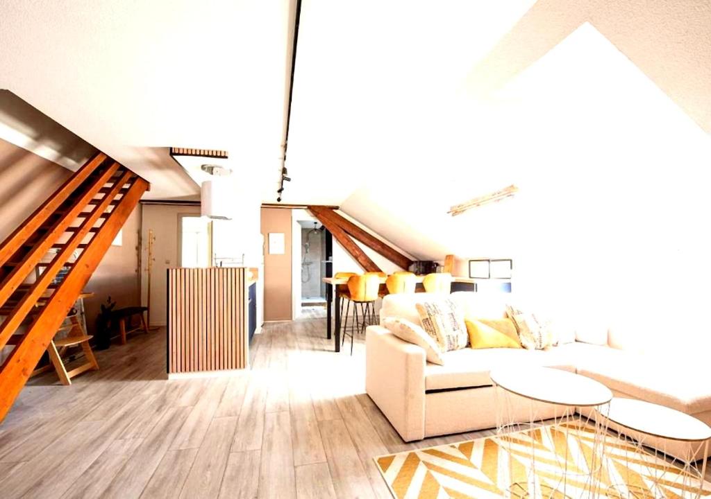 Les Coulisses - Duplex au centre - Parking privé – photo 2