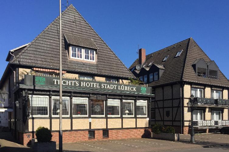 a building with a sign on the front of it at Hotel Stadt Lübeck in Timmendorfer Strand