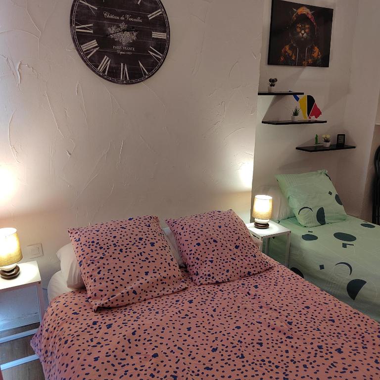 Postel nebo postele na pokoji v ubytování Studio plein centre