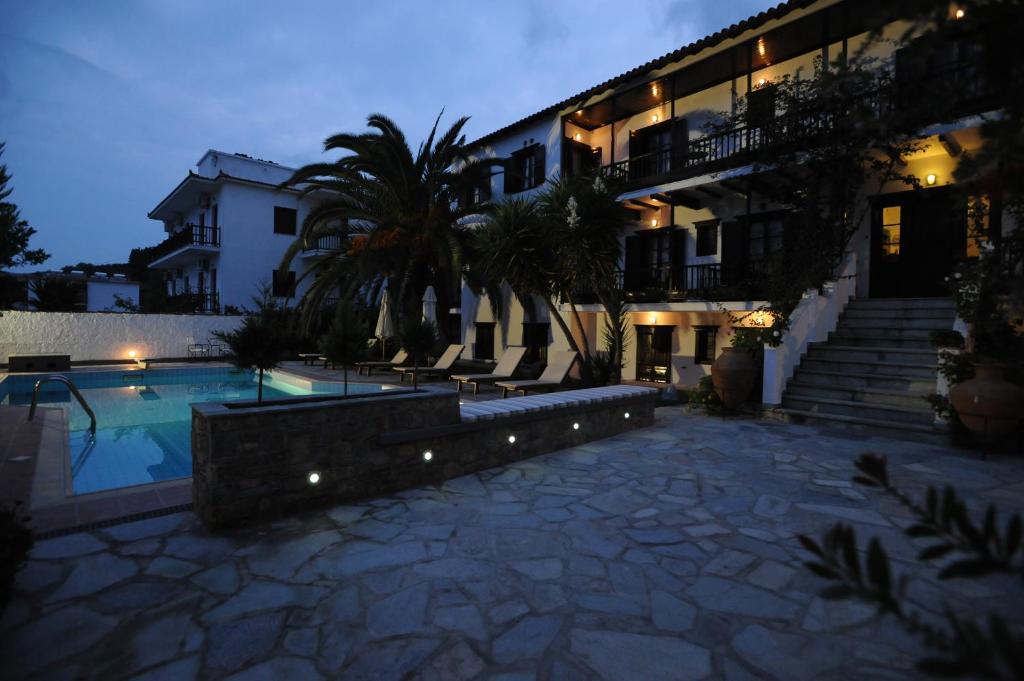Bazén v ubytování Elli Hotel nebo v jeho okolí