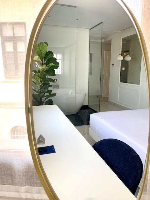 BLUE LUXURY SUITES - Housity
