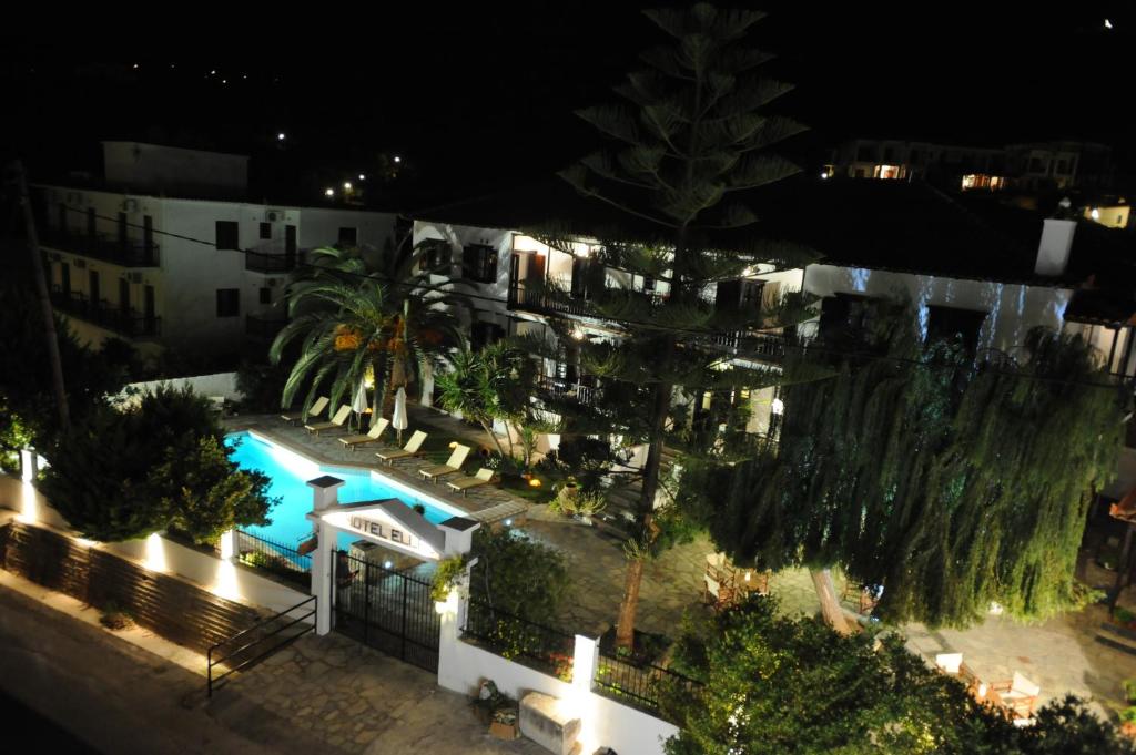 Bazén v ubytování Elli Hotel nebo v jeho okolí