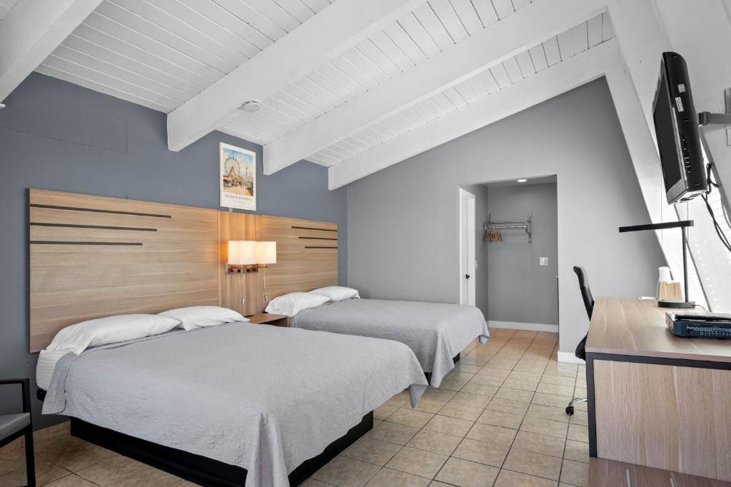 Aztec Ocean Resort - VIP Room (2 Queen Beds)