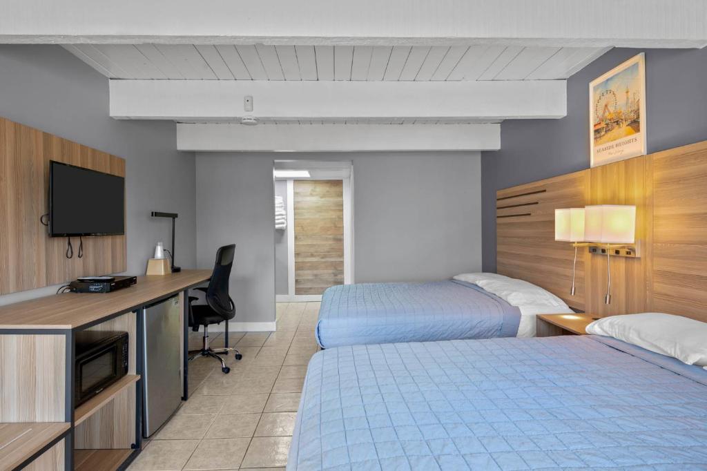Aztec Ocean Resort - Deluxe Room With Two Queen Beds