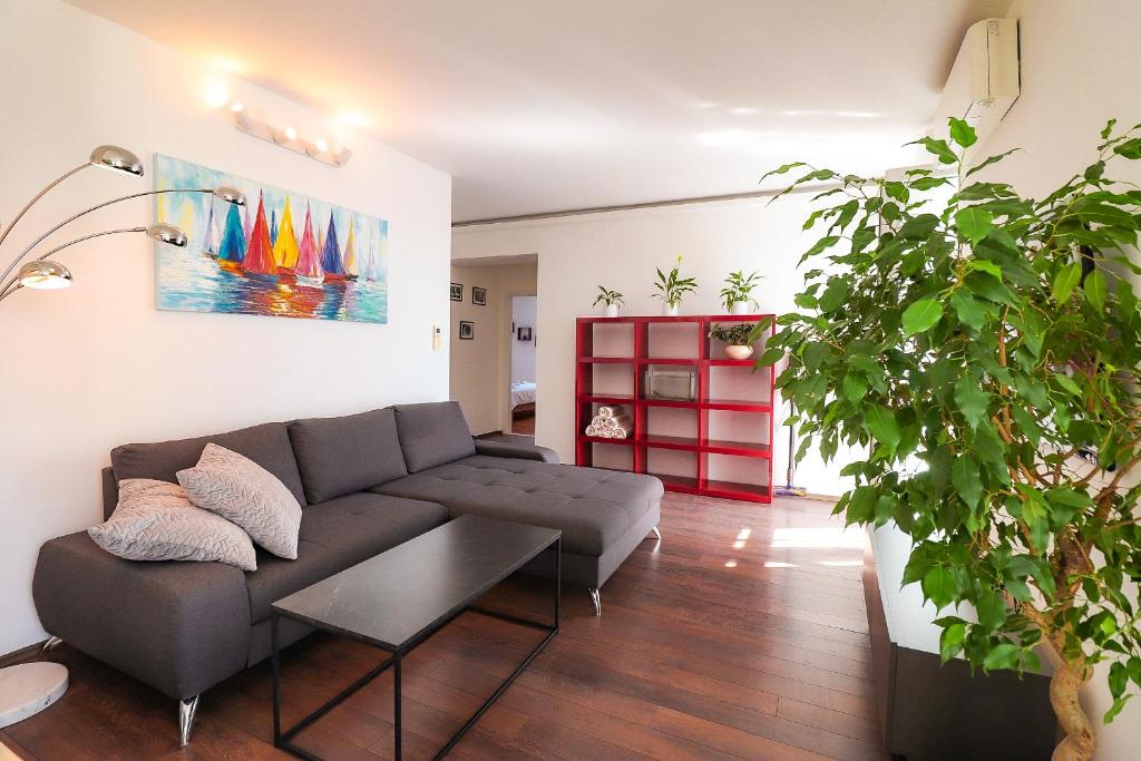 Central 3-Bedroom Penthouse