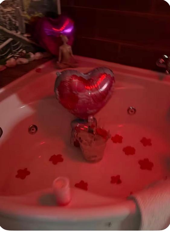 a heart in a bath tub with red blood at Fonte Retreat Premium Suite in Sandim