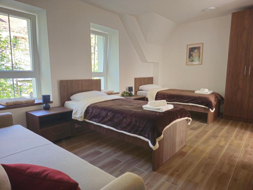 a room with three beds in a room at Apartmani PASHA in Nikšić