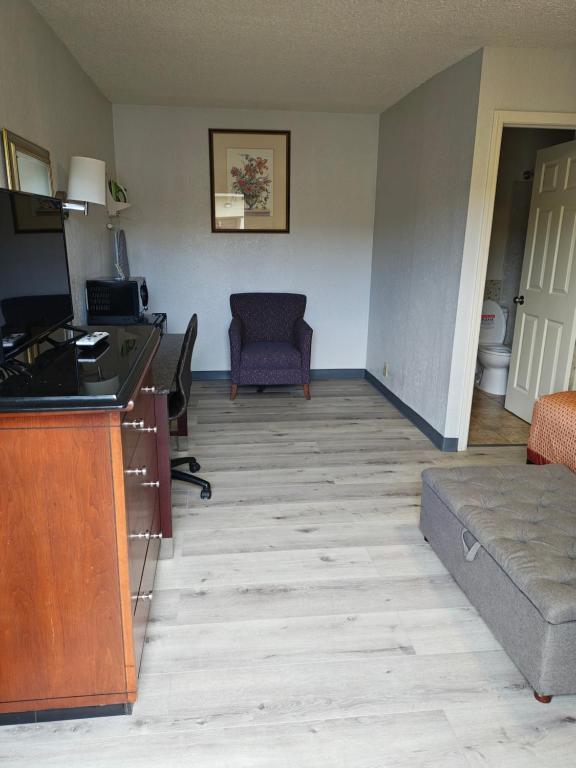 Economy Inn Richmond photo