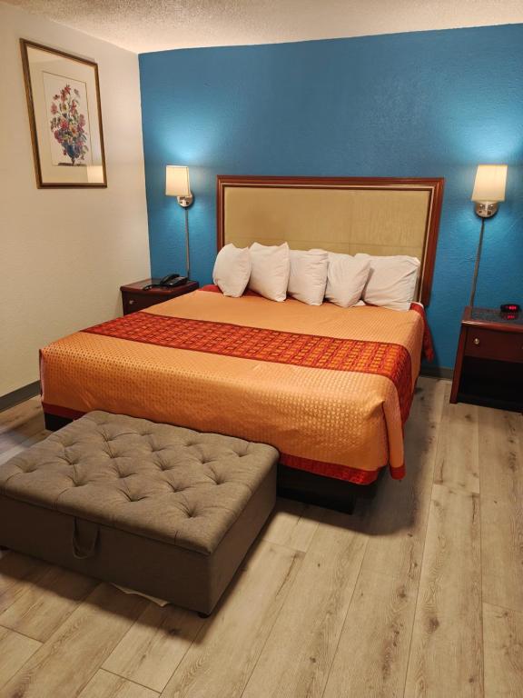 Economy Inn Richmond photo