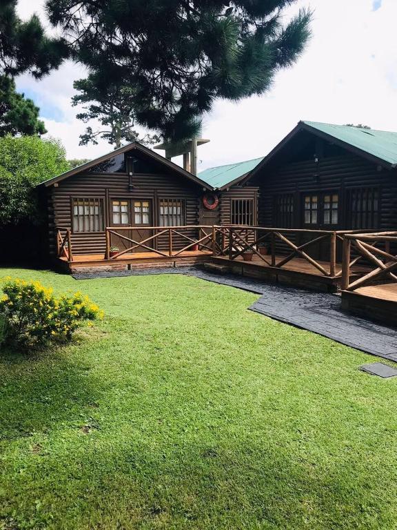 a log cabin with a large yard in front of it at Gasty Ranch in Mar del Plata