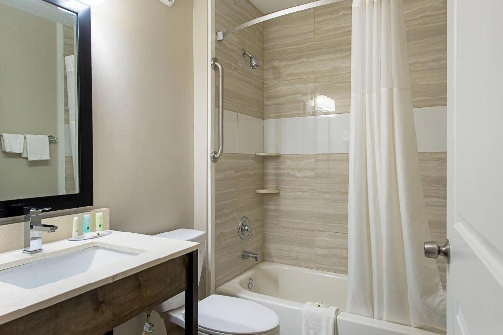 Quality Inn Mishawaka - South Bend photo
