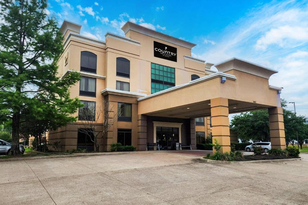 a hotel building with a parking lot in front of it at Country Inn & Suites by Radisson, Tyler University Area in Tyler