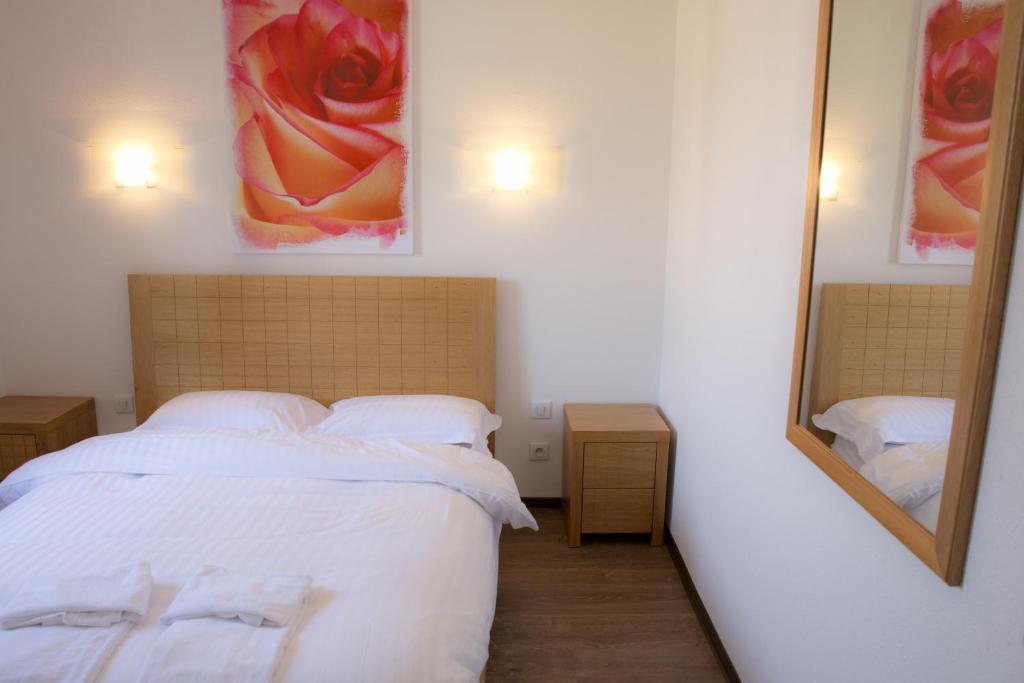 Postel nebo postele na pokoji v ubytování Comfort Aparthotel Mutzig Portes d'Alsace