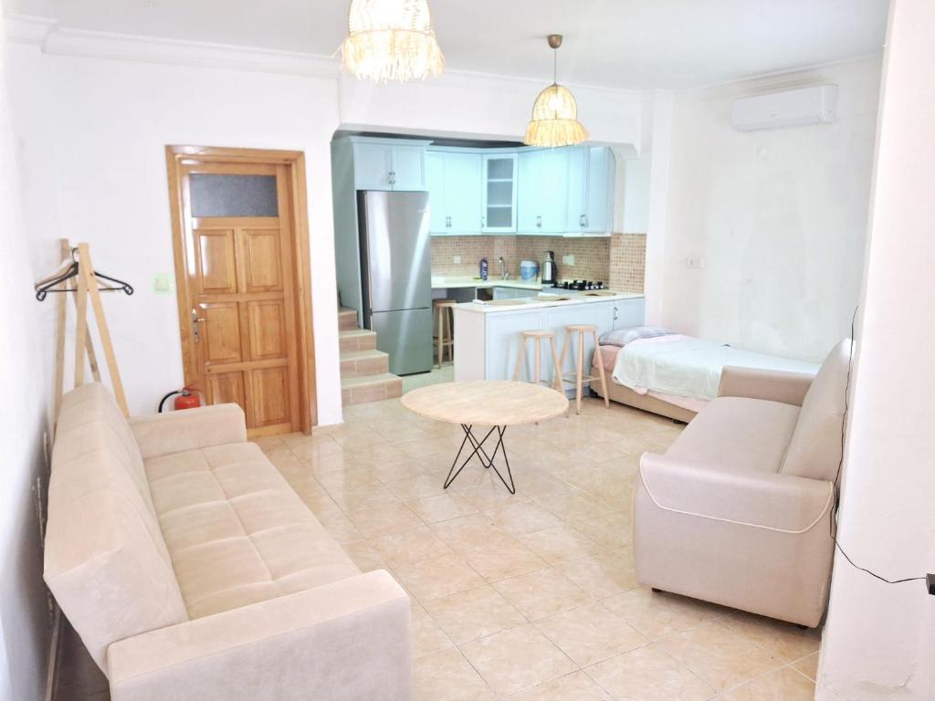 Detached Greek house in the hearth of Cesme Bazaar, Cesme (updated ...