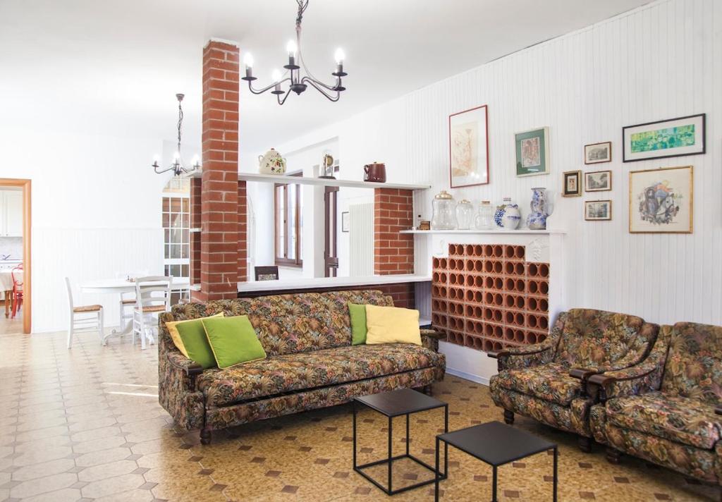 a living room with a couch and a chair at La Terrazza sul Giardino in Asti