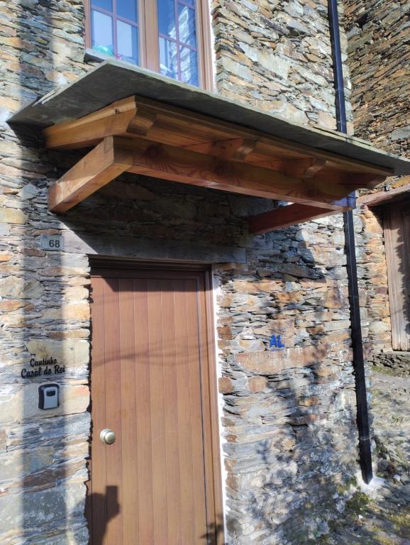 awning over the door of a stone house at Cantinho Casal do Rei in Seia