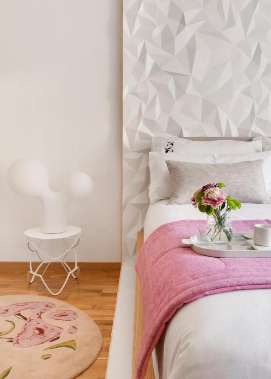 Posteľ alebo postele v izbe v ubytovaní Halcyon Days designer apartments by Ana Locking